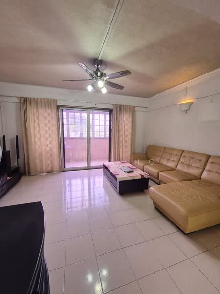 628 Hougang Avenue 8 HDB Flat For Sale at S$ 1,100,000 | PropertyGuru Singapore - Living Room