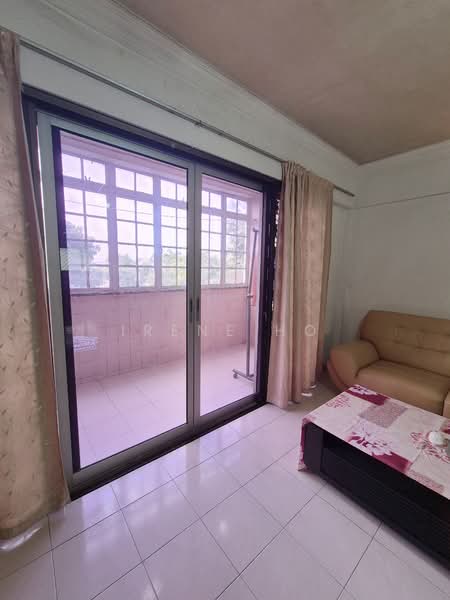 628 Hougang Avenue 8 HDB Flat For Sale at S$ 1,100,000 | PropertyGuru Singapore - Living Room