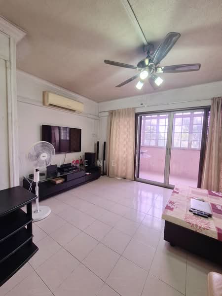 628 Hougang Avenue 8 HDB Flat For Sale at S$ 1,100,000 | PropertyGuru Singapore - Living Room