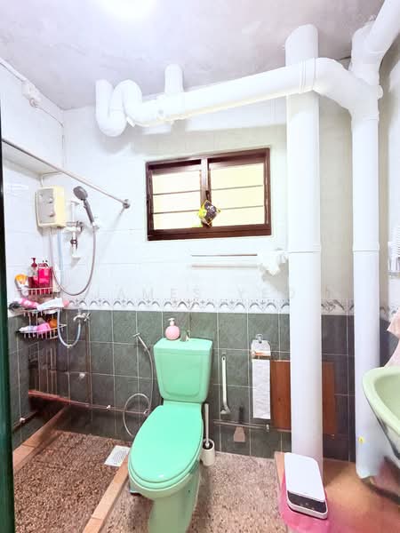 154 Jalan Teck Whye HDB Flat For Sale at S$ 588,000 | PropertyGuru Singapore - Bathroom
