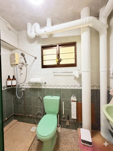154 Jalan Teck Whye, 154 Jalan Teck Whye, 3 Bedrooms, 1,076 sqft, HDB Flat For Sale, by James Yeo, 500074874 - Bathroom - PropertyGuru.com.sg