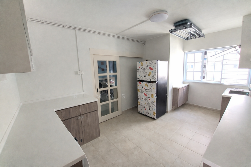 109 Pasir Ris Street 11 HDB Flat For Sale at S$ 730,000 | PropertyGuru Singapore - Kitchen