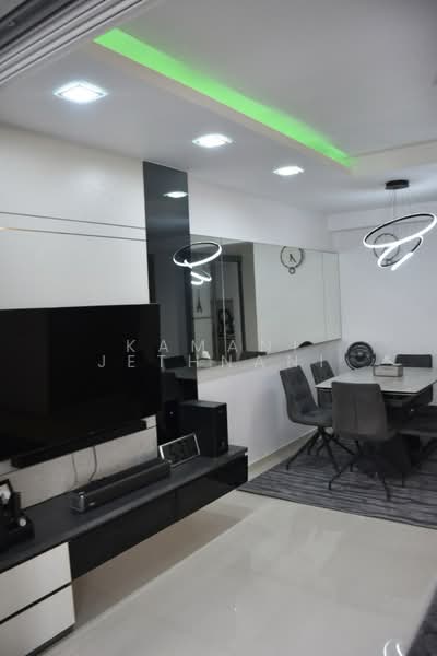 138D Yuan Ching Road HDB Flat For Sale at S$ 999,000 | PropertyGuru Singapore - Living Room