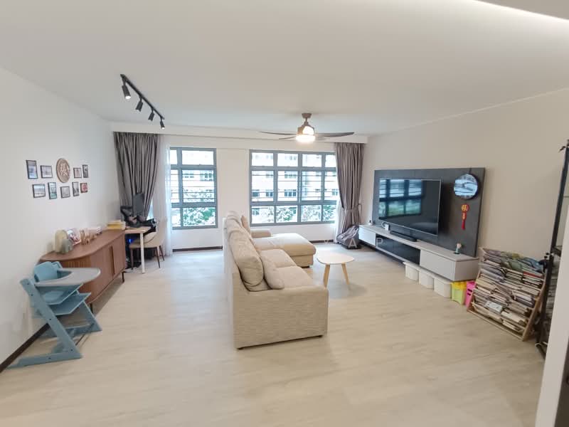 620A Tampines Street 61 HDB Flat For Sale at S$ 950,000 | PropertyGuru Singapore - Living Room
