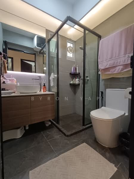 620A Tampines Street 61 HDB Flat For Sale at S$ 950,000 | PropertyGuru Singapore - Bathroom