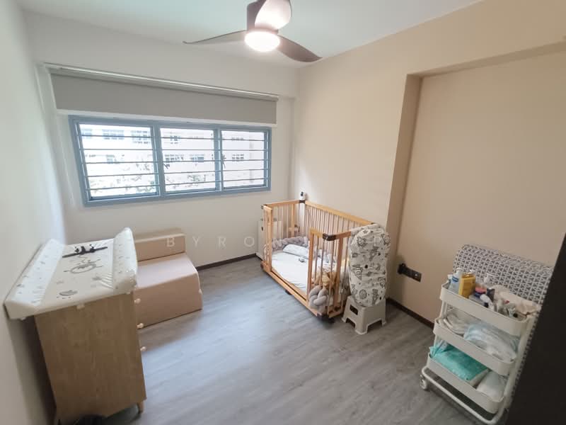 620A Tampines Street 61 HDB Flat For Sale at S$ 950,000 | PropertyGuru Singapore - Bedroom