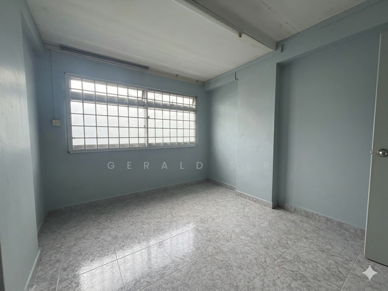170 Woodlands Street 11 HDB Flat For Sale at S$ 780,000 | PropertyGuru Singapore - Bedroom 2