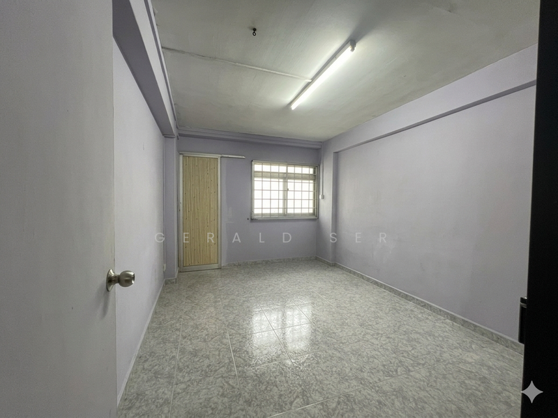 170 Woodlands Street 11 HDB Flat For Sale at S$ 780,000 | PropertyGuru Singapore - Bedroom 3