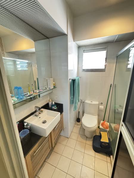 988C Buangkok Green HDB Flat For Sale at S$ 650,000 | PropertyGuru Singapore - Bathroom