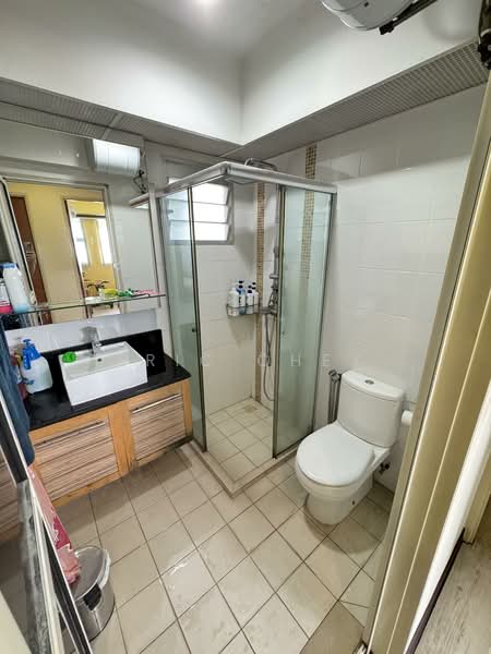 988C Buangkok Green HDB Flat For Sale at S$ 650,000 | PropertyGuru Singapore - Bathroom