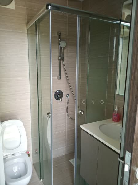 Guillemard Suites Apartment For Sale at S$ 920,000 | PropertyGuru Singapore - Bathroom