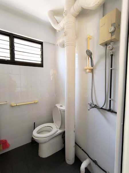 217 Tampines Street 23, 217 Tampines Street 23, Room Rental, 200 sqft, HDB Flat For Rent, by Joy Sng, 500074917 - Bathroom - PropertyGuru.com.sg