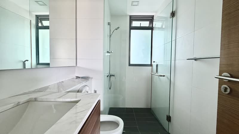 Double Bay Residences, 21 Simei Street 4, 2 Bedrooms, 936 sqft, Condominium For Rent, by Jonathan Lee, 500074926 - Bathroom - PropertyGuru.com.sg