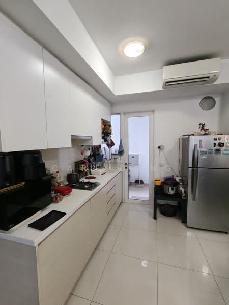 Waterview Condominium For Sale at S$ 1,180,000 | PropertyGuru Singapore - Kitchen