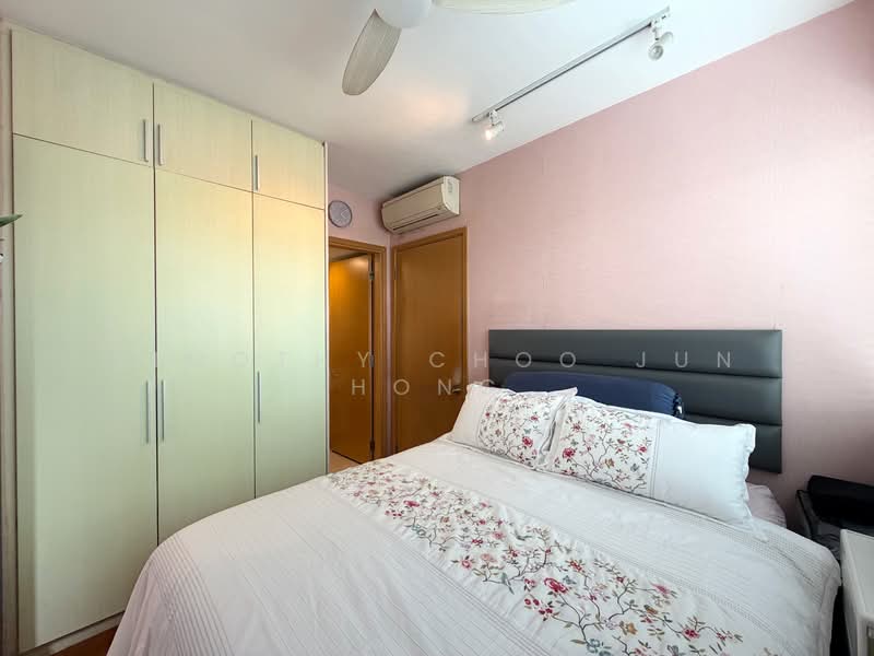 A Treasure Trove Condominium For Sale at S$ 2,420,000 | PropertyGuru Singapore - Bedroom