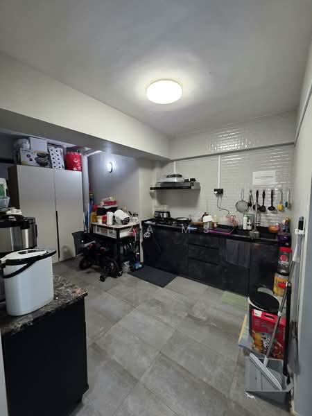 525 Woodlands Drive 14 HDB Flat For Sale at S$ 600,000 | PropertyGuru Singapore - Kitchen