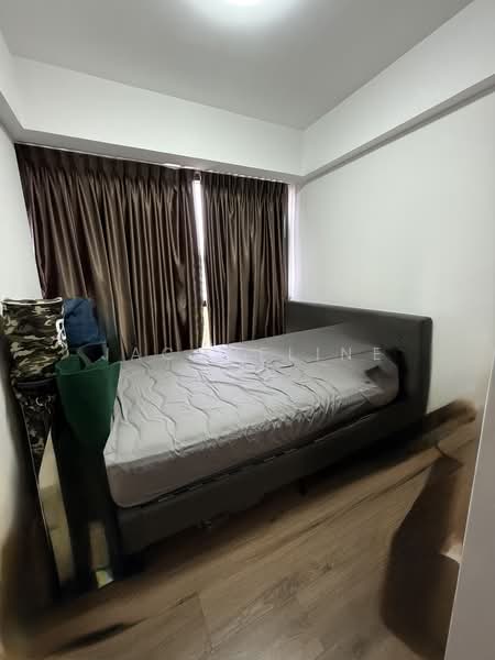 Lake Grande Condominium For Sale at S$ 1,620,000 | PropertyGuru Singapore - Bedroom