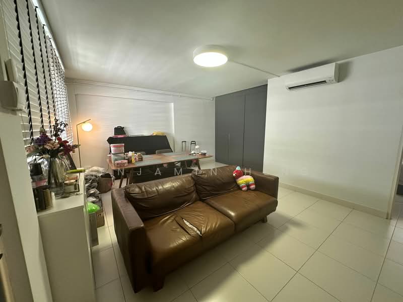265 Yishun Street 22 HDB Flat For Sale at S$ 600,000 | PropertyGuru Singapore - Living Room
