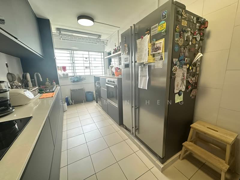 265 Yishun Street 22 HDB Flat For Sale at S$ 600,000 | PropertyGuru Singapore - Kitchen