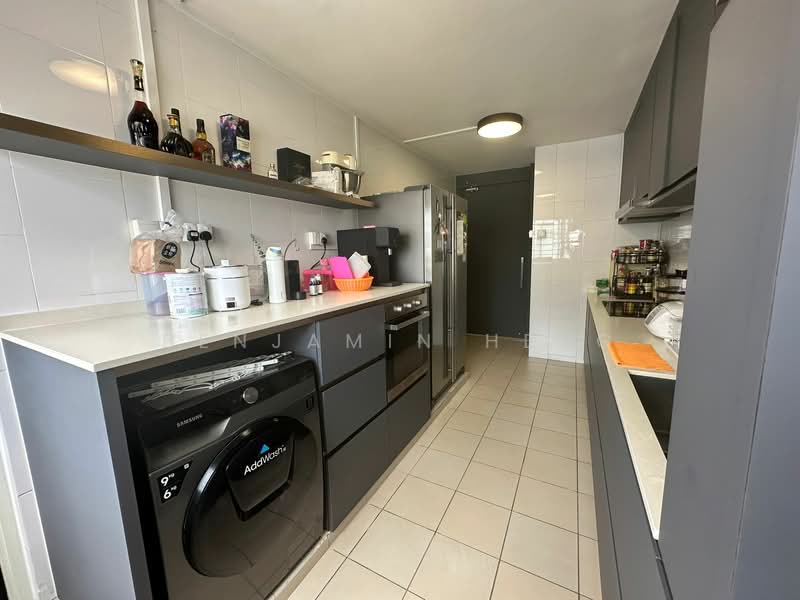 265 Yishun Street 22 HDB Flat For Sale at S$ 600,000 | PropertyGuru Singapore - Kitchen