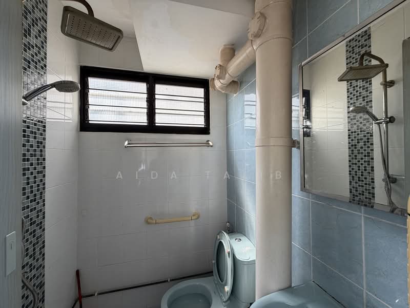 528 Bedok North Street 3 HDB Flat For Sale at S$ 420,000 | PropertyGuru Singapore - Bathroom