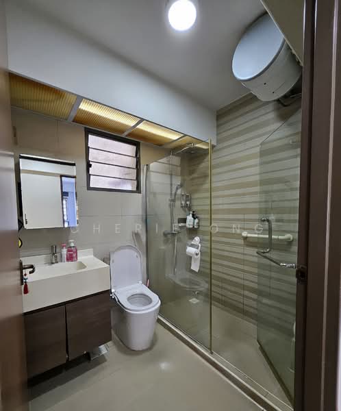 336B Anchorvale Crescent HDB Flat For Sale at S$ 890,000 | PropertyGuru Singapore - Common Bathroom