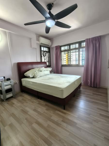 330 Sembawang Close HDB Flat For Sale at S$ 690,000 | PropertyGuru Singapore - Master Bedroom