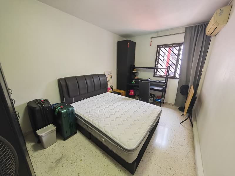 474 Jurong West Street 41 HDB Flat For Sale at S$ 555,000 | PropertyGuru Singapore - Bedroom