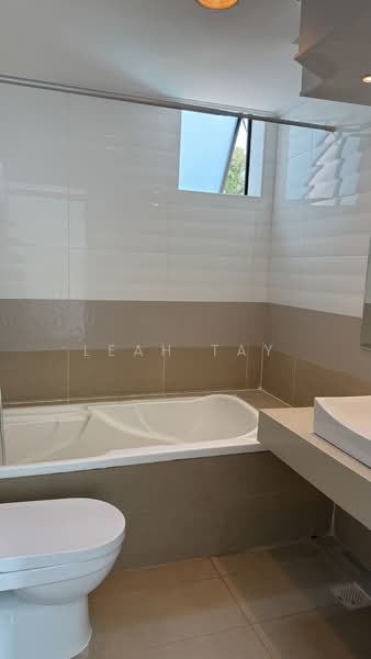 Spring Grove, 53 Grange Road, 3 Bedrooms, 1,389 sqft, Condominium For Rent, by Leah Tay, 500074960 - Bathroom - PropertyGuru.com.sg