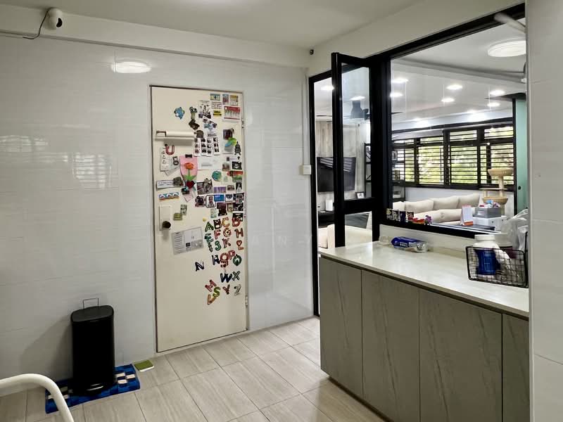 127 Rivervale Street HDB Flat For Sale at S$ 630,000 | PropertyGuru Singapore - Kitchen