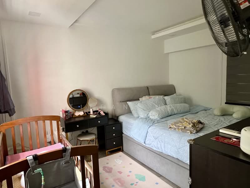 127 Rivervale Street HDB Flat For Sale at S$ 630,000 | PropertyGuru Singapore - Master Bedroom