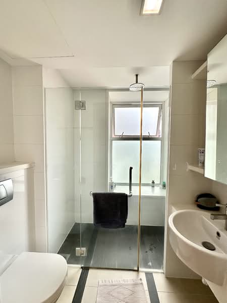 Parc Emily, 5 Mount Emily Road, 2 Bedrooms, 904 sqft, Condominium For Rent, by TJHAI C. (TJ), 500074977 - Bathroom - PropertyGuru.com.sg