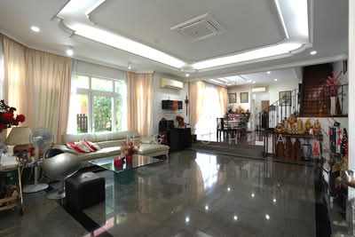 For Sale - 2.5 Storey Semi-D! Park Connector!