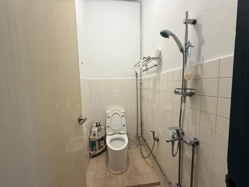 Semi D along Choa Chu Kang Avenue 1, Chua Chu Kang Avenue 1, 6 Bedrooms, 3,000 sqft, Semi-Detached House For Rent, by Stan Lee 李俊豪, 500074983 - Bathroom - PropertyGuru.com.sg