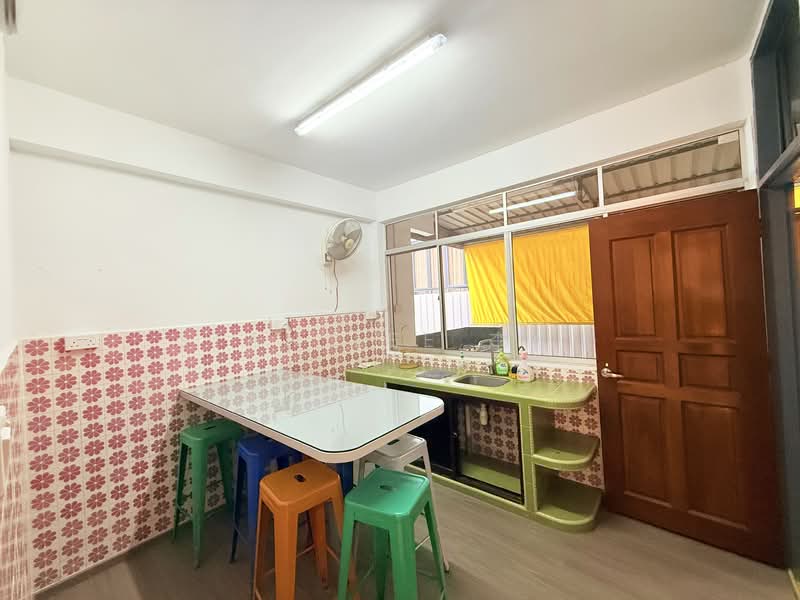 Semi D along Choa Chu Kang Avenue 1, Chua Chu Kang Avenue 1, 6 Bedrooms, 3,000 sqft, Semi-Detached House For Rent, by Stan Lee 李俊豪, 500074983 - Kitchen - PropertyGuru.com.sg