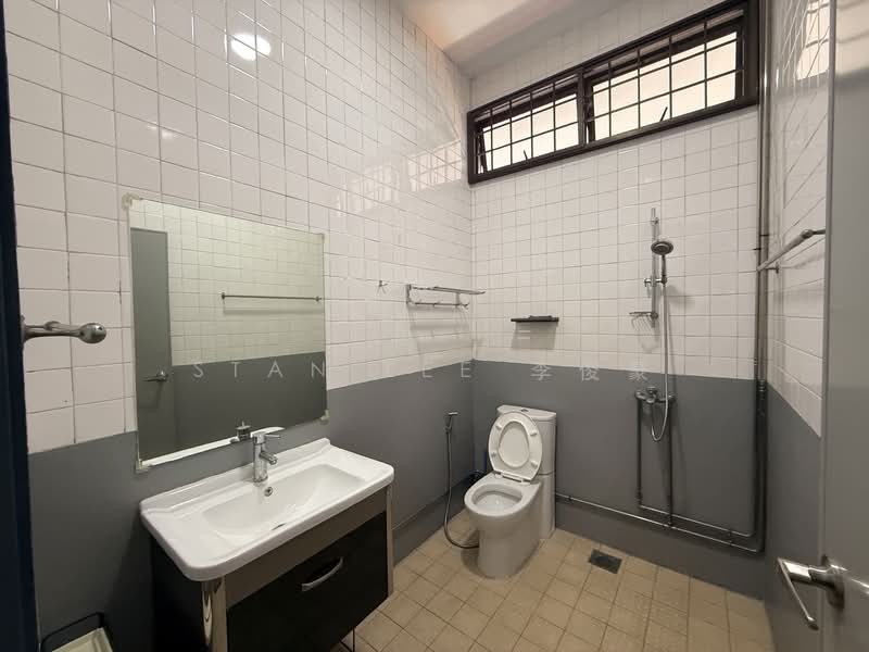 Semi D along Choa Chu Kang Avenue 1, Chua Chu Kang Avenue 1, 6 Bedrooms, 3,000 sqft, Semi-Detached House For Rent, by Stan Lee 李俊豪, 500074983 - Bathroom - PropertyGuru.com.sg