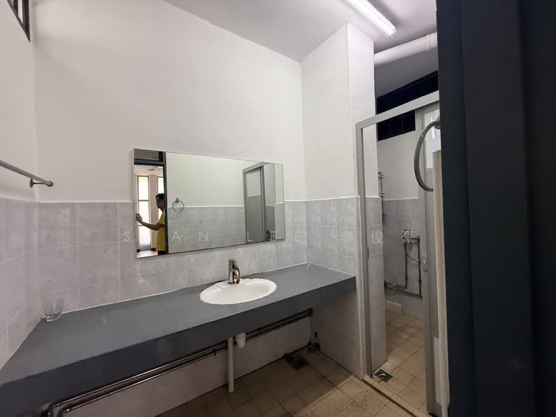 Semi D along Choa Chu Kang Avenue 1, Chua Chu Kang Avenue 1, 6 Bedrooms, 3,000 sqft, Semi-Detached House For Rent, by Stan Lee 李俊豪, 500074983 - Bathroom - PropertyGuru.com.sg