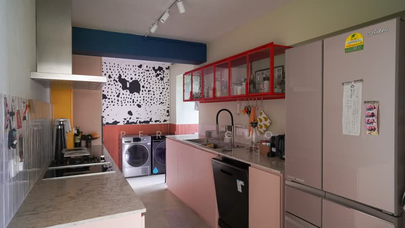 68 Bedok South Avenue 3 HDB Flat For Sale at S$ 850,000 | PropertyGuru Singapore - Kitchen