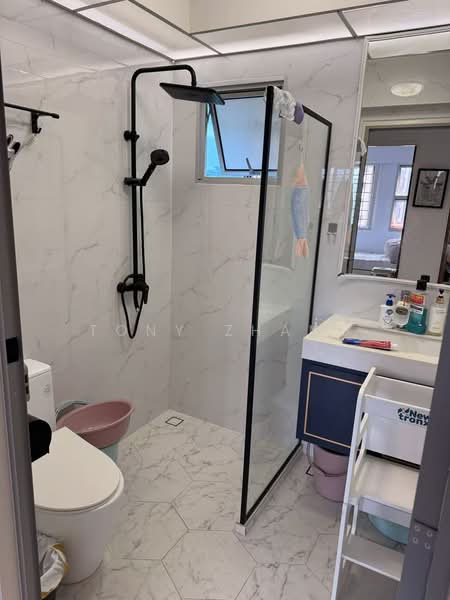 988A Buangkok Green HDB Flat For Sale at S$ 725,000 | PropertyGuru Singapore - Bathroom