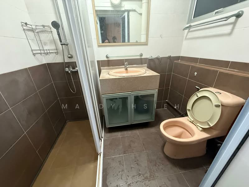 665 Jalan Damai HDB Flat For Sale at S$ 1,100,000 | PropertyGuru Singapore - Bathroom