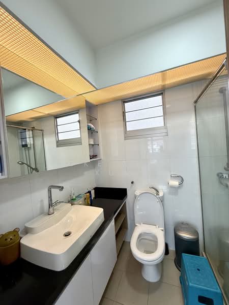 439B Bukit Batok West Avenue 8 HDB Flat For Sale at S$ 779,000 | PropertyGuru Singapore - Bathroom
