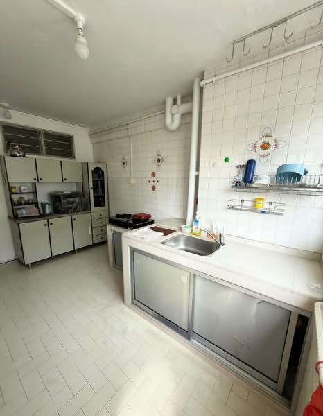 205 Yishun Street 21 HDB Flat For Sale at S$ 480,000 | PropertyGuru Singapore - Kitchen