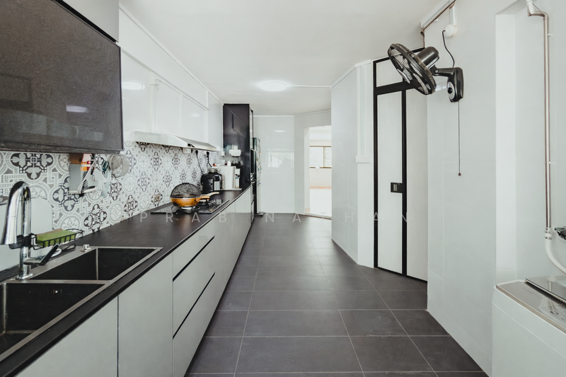 275 Tampines Street 22 HDB Flat For Sale at S$ 580,000 | PropertyGuru Singapore - Kitchen