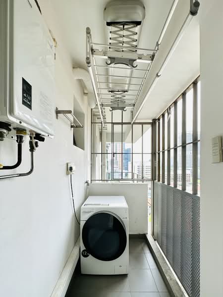 Pinnacle @ Duxton, 1B Cantonment Road, 3 Bedrooms, 1,130 sqft, HDB Flat For Sale, by Carol He, 500075069 - Balcony - PropertyGuru.com.sg