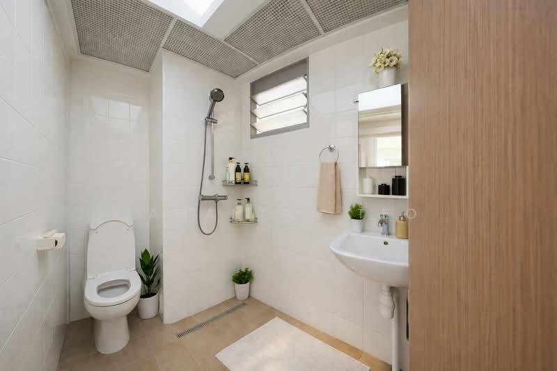 272D Punggol Walk HDB Flat For Sale at S$ 815,000 | PropertyGuru Singapore - Bathroom