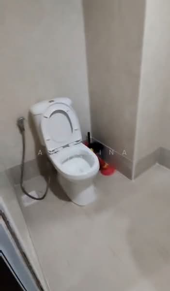 Centro Mansions Condominium For Sale at S$ 1,800,000 | PropertyGuru Singapore - Bathroom