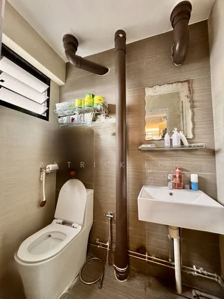 54 Kent Road HDB Flat For Sale at S$ 999,998 | PropertyGuru Singapore - Bathroom