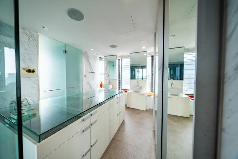 Newton Suites Apartment For Sale at S$ 8,200,000 | PropertyGuru Singapore - Bathroom
