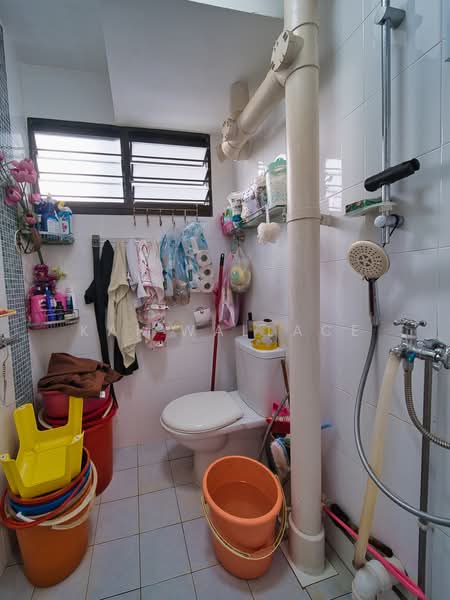 44 Owen Road HDB Flat For Sale at S$ 475,000 | PropertyGuru Singapore - Bathroom