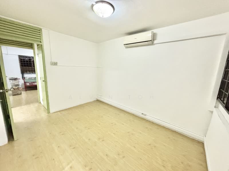 740 Yishun Avenue 5 HDB Flat For Sale at S$ 445,000 | PropertyGuru Singapore - Interior